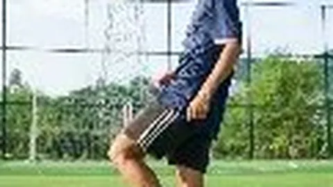 烽火亚冠！张琳芃激情飞铲林加德，群雄激战10人混战，裁判紧急介入化解冲突