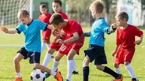 巅峰对决！王楚钦&林诗栋一鼓作气，横扫勒布伦兄弟！国乒豪取8-2，法国队饮恨赛场！