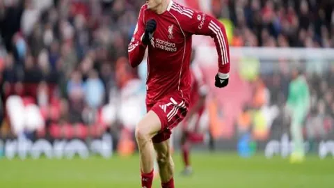 近三天战绩飙升+4分，榜首战采列激战如火，挑战热力四射的雷都米结军团！